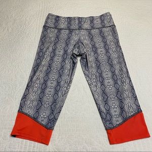 Onzie Snake Print Capri Crop Leggings